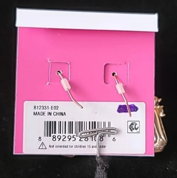 New! BETSEY JOHNSON Opulent Floral Cluster & Crystal Hook Earrings. - Picture 9 of 9